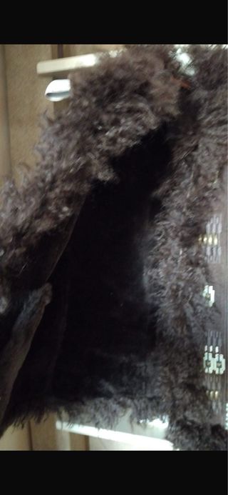 Gilet marrone con pelliccia e perline