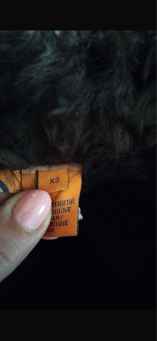 Gilet marrone con pelliccia e perline