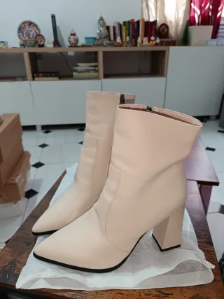 Botas de tacón beige mujer