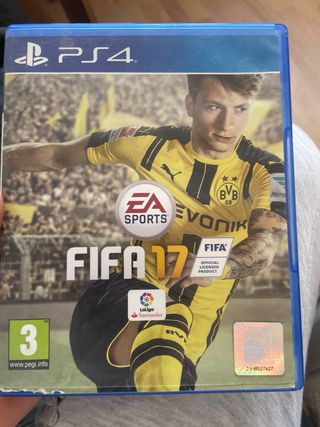 Consola PS4 Negra + 3 Juegos