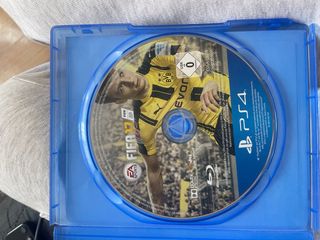 Consola PS4 Negra + 3 Juegos