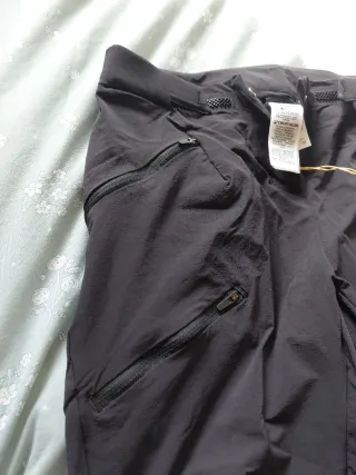 Pantalón Trekking Mujer Quechua MH500 Negro