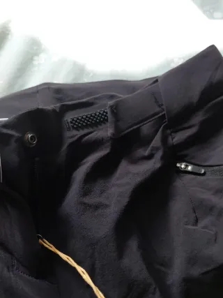 Pantalón Trekking Mujer Quechua MH500 Negro