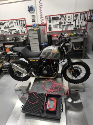 Royal Enfield Scram 411 Gris