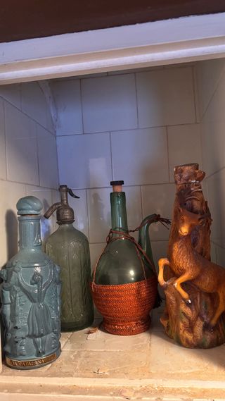 Sifón y 3 botellas vintage