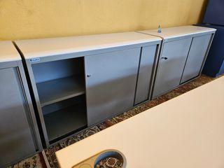 Armários de arquivo com portas de correr