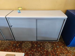 Armários de arquivo com portas de correr