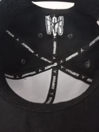 Gorra Jordan Remix Negra y Roja