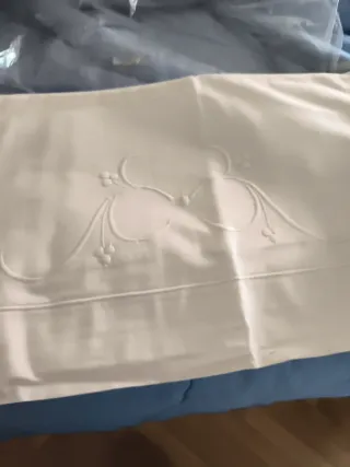 Juego de sábanas bordadas blancas
