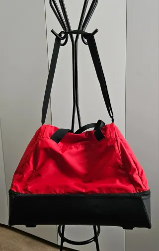 Bolsa Deporte Nike Roja y Negra