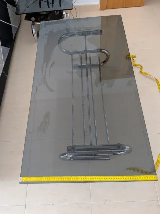 Mesa centro cristal ahumado y acero