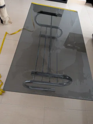 Mesa centro cristal ahumado y acero