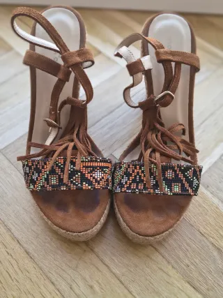 Sandalias Gloria Ortiz ante marrón