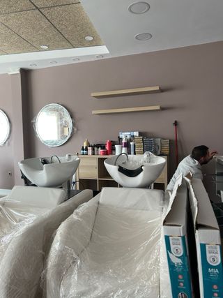 Silla peluquería, lava cabezas y recepción,