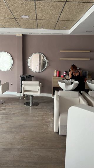 Silla peluquería, lava cabezas y recepción,