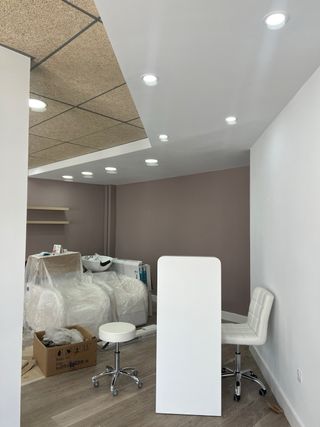 Silla peluquería, lava cabezas y recepción,