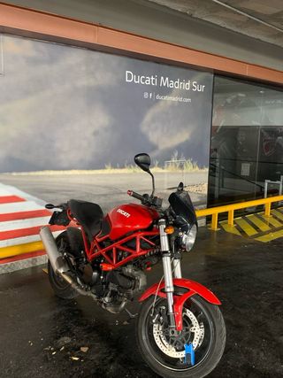 Ducati Monster 695 Roja