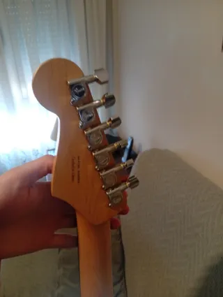 Guitarra Eléctrica Fender Squier Stratocaster Negr