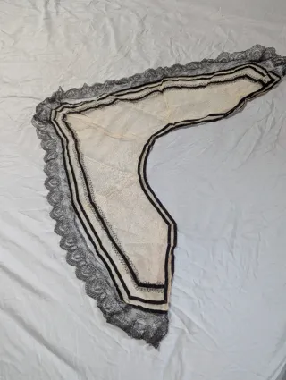 Mantilla española siglo XIX/XX encaje