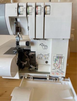 Remalladora Singer 14SH754