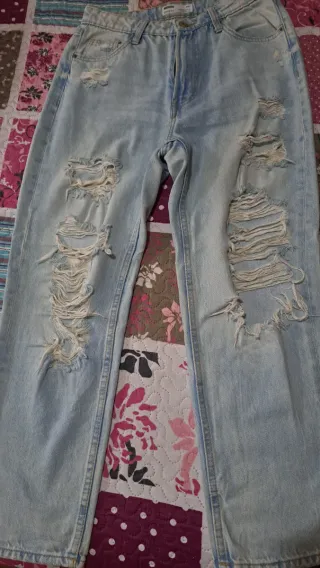 Pantalón vaquero Bershka desgastado