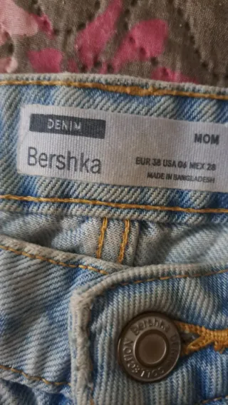 Pantalón vaquero Bershka desgastado