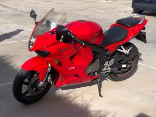 Hyosung GTR 125 Roja