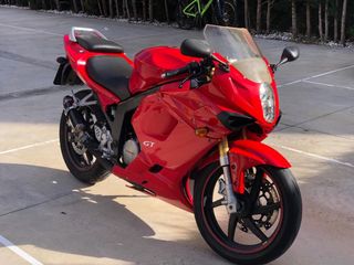 Hyosung GTR 125 Roja
