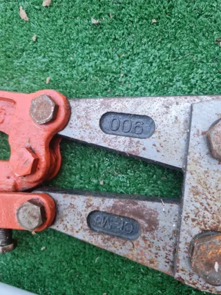 Cortador de hierros naranja