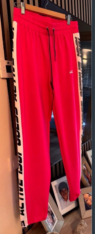 Pantalón de chándal rosa con logo