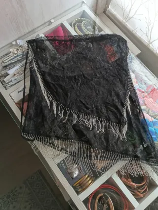 Top Zara encaje y abalorios negro