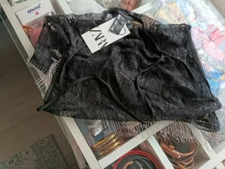 Top Zara encaje y abalorios negro