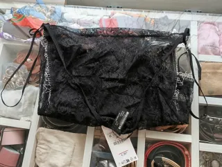 Top Zara encaje y abalorios negro