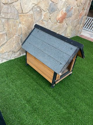 Casita para perros de madera