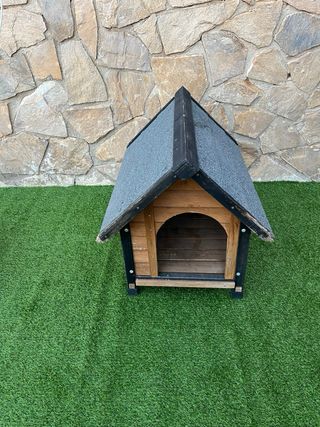 Casita para perros de madera