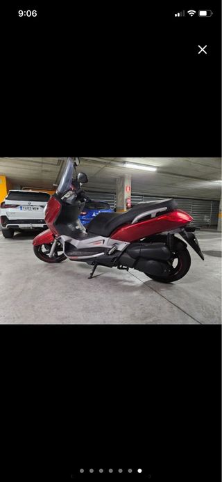 Yamaha Xmax 250 Roja y Plata