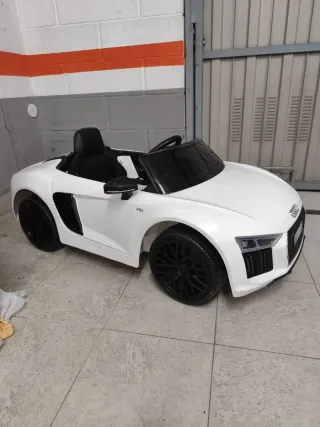 Coche eléctrico infantil