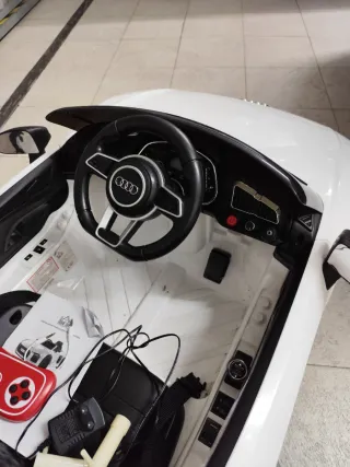 Coche eléctrico infantil