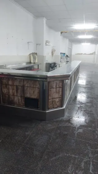 Fregadero de acero inoxidable con escurridor