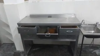 Fregadero de acero inoxidable con escurridor