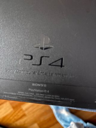 PlayStation 4 (PS4) con joystick