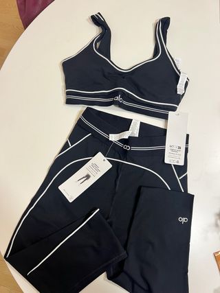 Conjunto deportivo Alo Yoga negro
