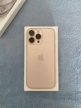 iPhone 16 Pro Max Dorado
