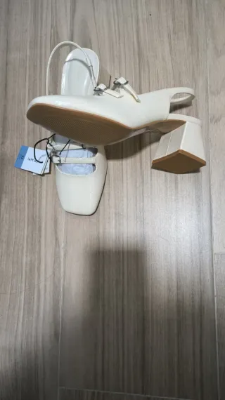 Zapatos beige Lefties talla 37