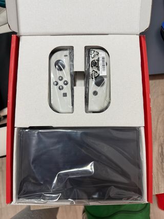 Nintendo Switch OLED Blanca + Mario Kart 8 Deluxe