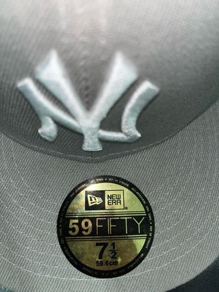 Gorra New Era Gris Talla 7 1/2