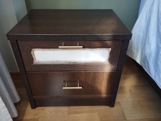 Cómoda y mesitas de noche de madera