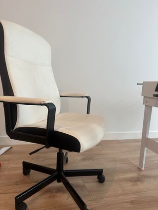 Silla giratoria Ikea Millberget Beige