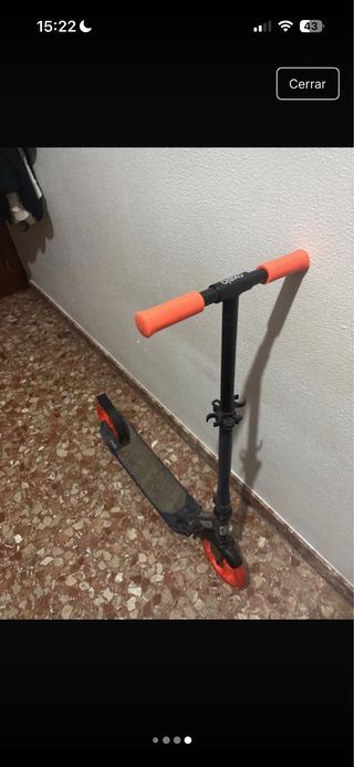 Patinete infantil naranja y negro