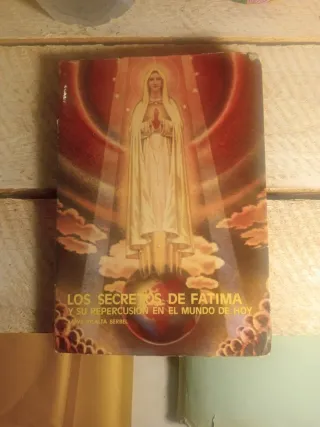 Antiguo libro "Los secretos de Fátima"